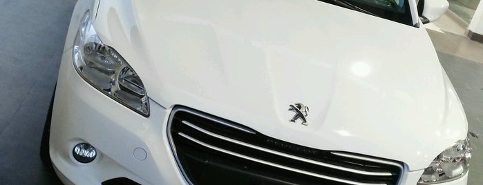 Peugeot Universidad is one of Kevin'さんのお気に入りスポット.