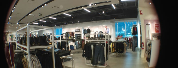 Forever 21 is one of Locais curtidos por Kevin'.