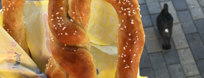 Wetzel's Pretzels is one of The 15 Best Places for Pretzels in Los Angeles.