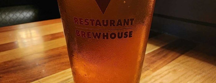 BJ's Restaurant & Brewhouse is one of Places I have been in BR.