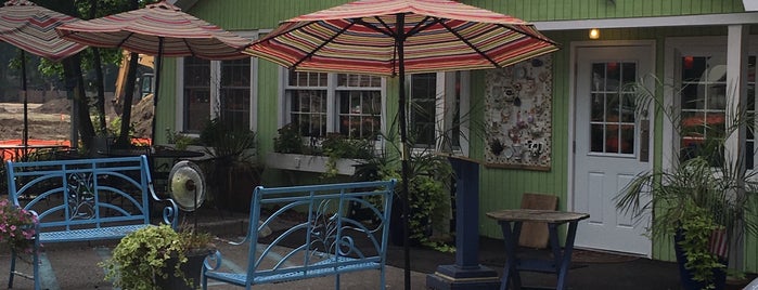 Leaping Lizard Cafe is one of Let's Dine Outside.