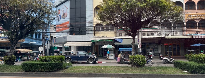 Intrarak Market is one of Bangkok.