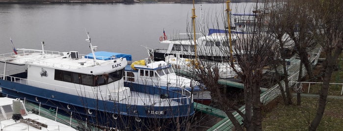 Яхт клуб Круиз is one of музеи и развлечения.