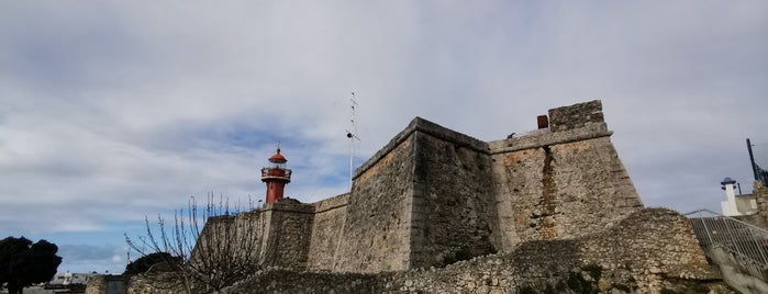 Forte Santa Catarina is one of Sítios.