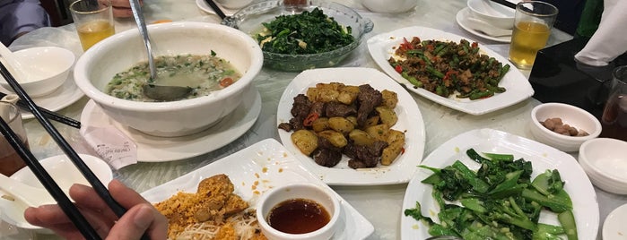 Man Fat Restaurant 萬發海鮮菜館 is one of Dinning.