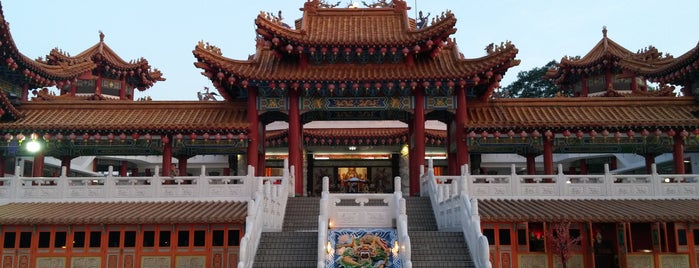 Thean Hou Temple (天后宫) is one of Lugares favoritos de William.