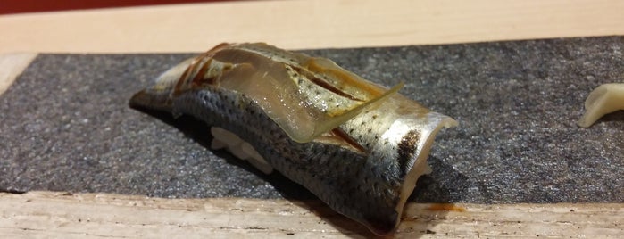 Sushi Azabu is one of Lugares favoritos de William.