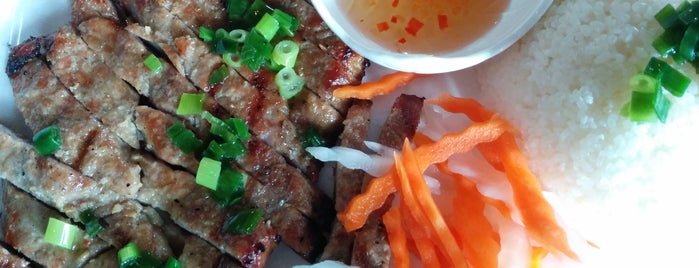 Five Viet Bistro Bar is one of WORTH A TRY.