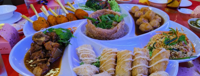Restoran Kok Thai is one of Lugares favoritos de William.
