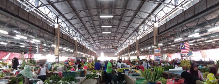 Pasar Besar Teluk Intan is one of Tempat yang Disukai William.