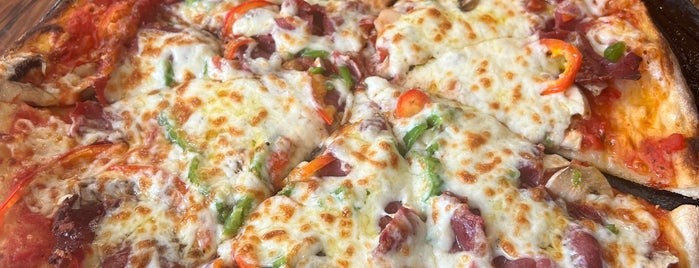 La Pelle Pizza is one of Tadım.