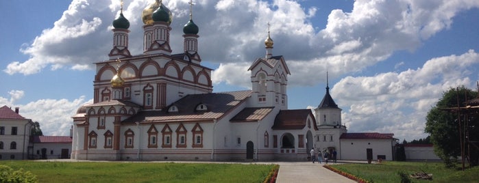 Троице-Сергиев Варницкий монастырь is one of Ростов.