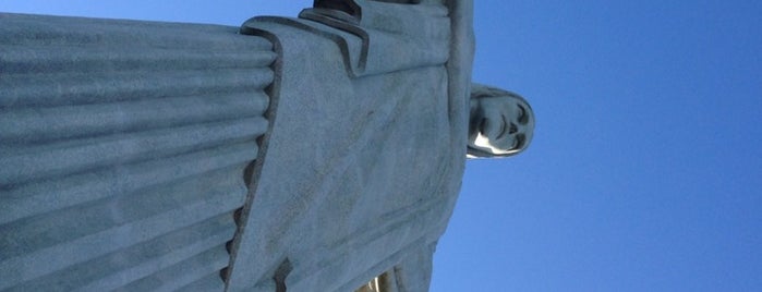 Patung Kristus Penebus is one of Tempat yang Disukai Ana Luisa.