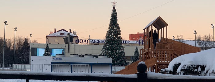 Площадь 30-летия Победы is one of Domodedovo city faves.