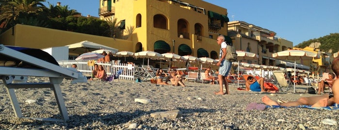 Spiaggia libera di Varigotti is one of Posti che sono piaciuti a Ale.