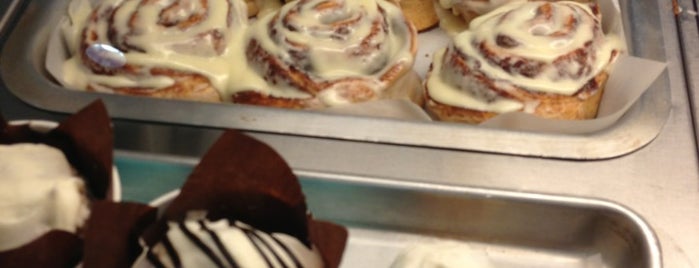 Cinnabon is one of Social Business Solutions Groupさんの保存済みスポット.