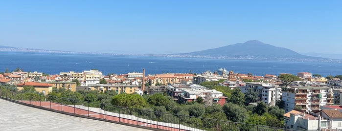 Hilton Sorrento Palace is one of Hotéis.