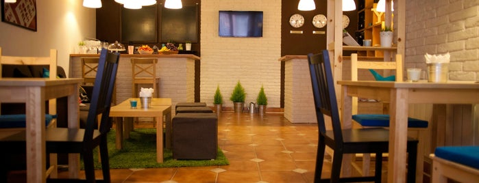 Yard Hostel & Coffee Shop is one of 🇺🇦Viktoriia'nın Beğendiği Mekanlar.