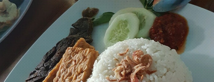 Nasi Uduk Rohmat is one of food.