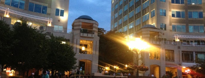 Reston Town Center - Main Pavilion is one of Khalilさんのお気に入りスポット.