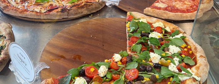 Sfizio Pizza is one of Preferiti.
