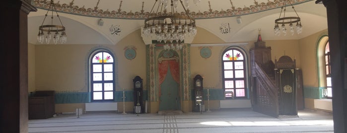 Tiryakizade Süleyman Ağa Camii is one of S. : понравившиеся места.