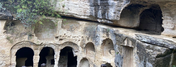 Beşikli Mağara Mezar Anıtı is one of Hatay.