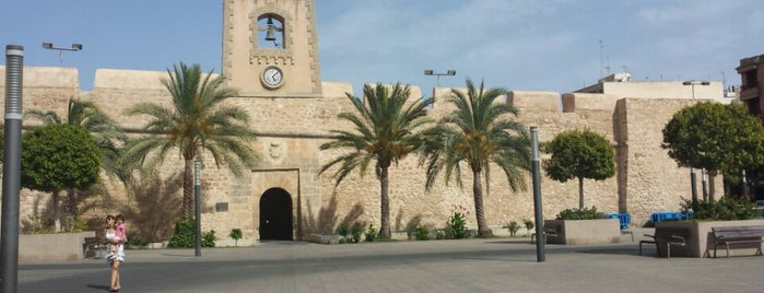 Plaça de La Glorieta is one of Lugares favoritos de Paola.