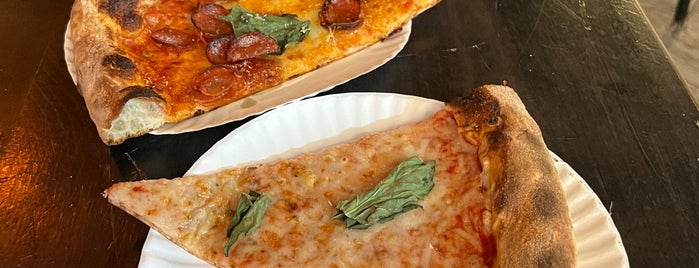 Zazzy’s Pizza is one of James 님이 저장한 장소.