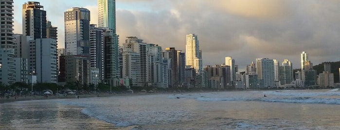 Praia de Balneário Camboriú is one of Lieux qui ont plu à Marcos.