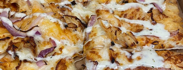 Zablong Peculiar Pizza is one of Evan : понравившиеся места.