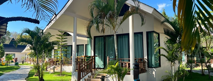 Koh Chang Paradise Resort & Spa is one of Tempat yang Disukai Наталья.
