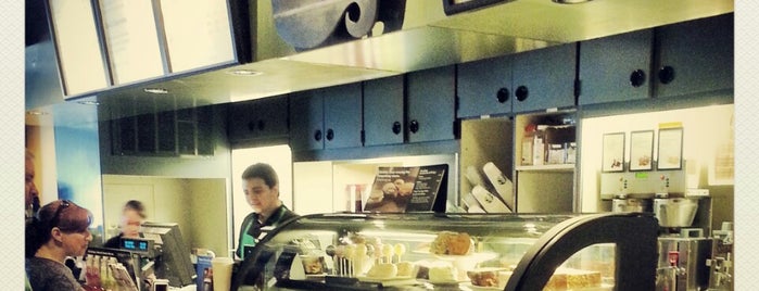 Starbucks is one of Tempat yang Disukai Patrick.