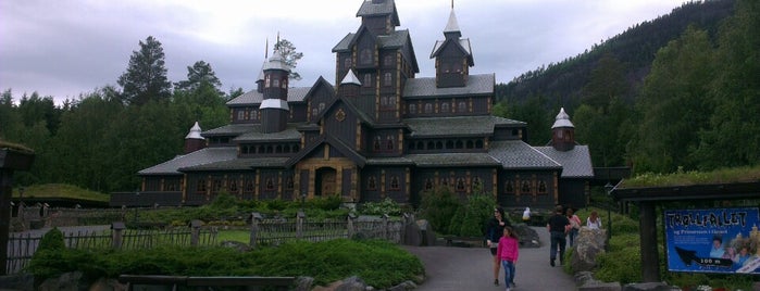 Hunderfossen Familiepark is one of Christinaさんの保存済みスポット.