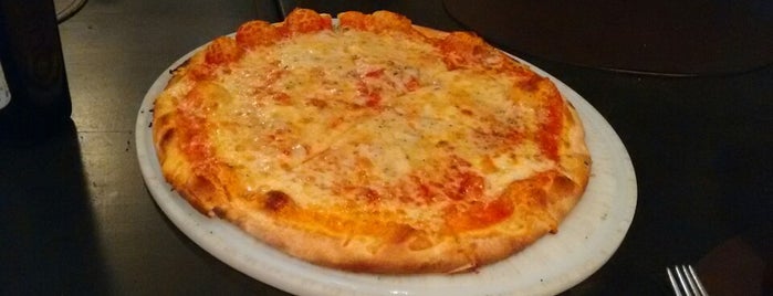 La Bella Italia is one of The 15 Best Places for Pizza in Fortaleza.