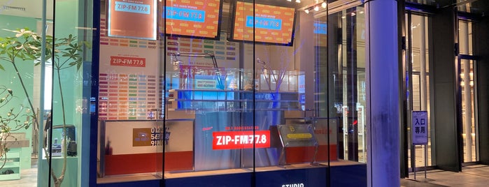 ZIP-FM STUDIO LACHIC is one of ラジオ局.