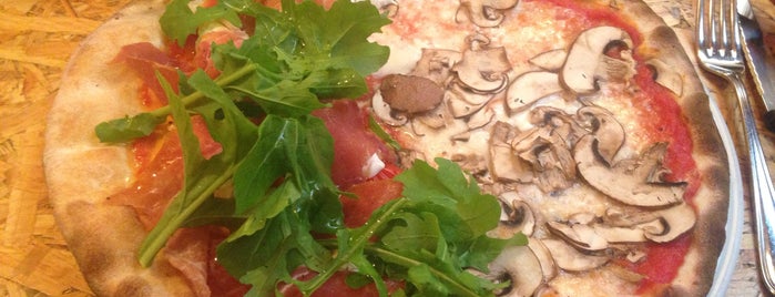 Eat Love Pizza is one of Lieux sauvegardés par Charlotte.