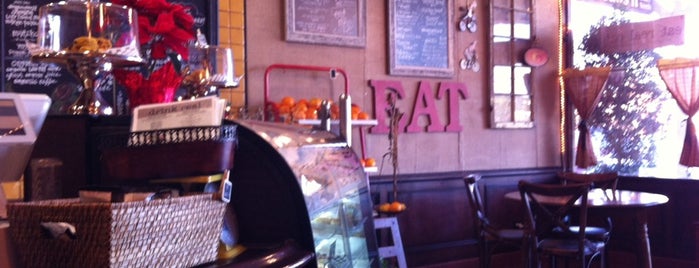 Eat Real Cafe is one of สถานที่ที่บันทึกไว้ของ Brad.