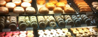 LaMar's Donuts and Coffee is one of Louisさんのお気に入りスポット.