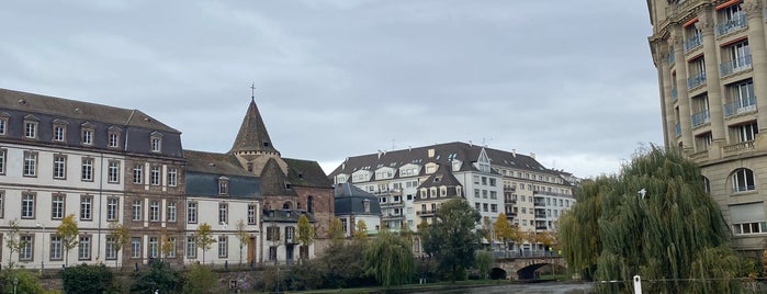 Quai des Pêcheurs is one of Straßburg.