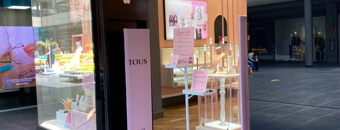 Tous Jewelry is one of Orte, die Joss gefallen.