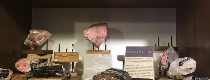 Mineralia is one of Lieux qui ont plu à Carolina.