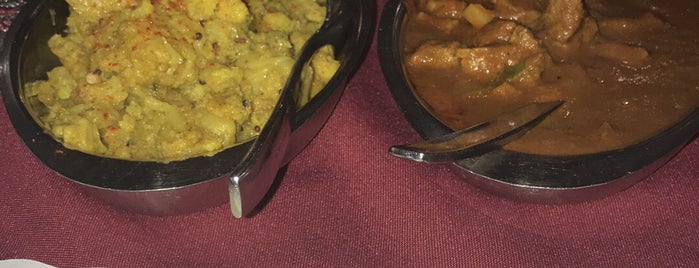 Vijay's Indian Cuisine is one of สถานที่ที่ Joe ถูกใจ.
