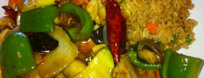 China Garden Chinese Cuisine is one of Posti che sono piaciuti a Ryan.