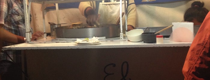 tacos "El Jicama" is one of Tempat yang Disukai Maria.