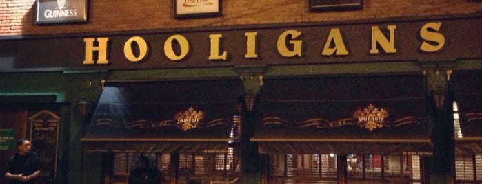 Hooligans Pub is one of MZ✔︎♡︎'ın Kaydettiği Mekanlar.