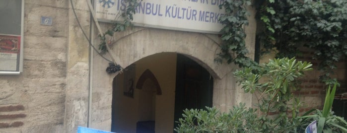 Türkiye Yazarlar Birliği is one of Lugares favoritos de Elif.