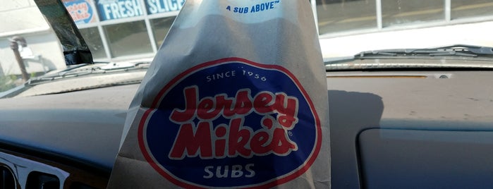 Jersey Mike's Subs is one of Locais curtidos por Anthony.