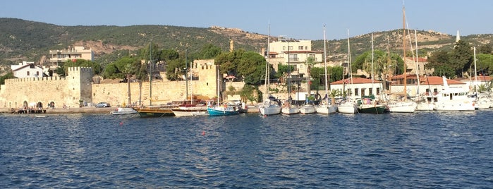 Foça-Karaburun Turyol İskelesi is one of İzmir sayfiyeleri.