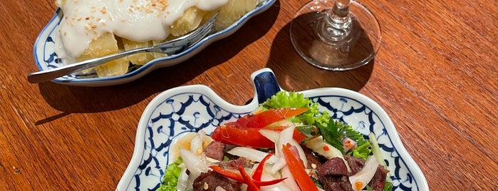 Jittlada Thai Cuisine is one of สถานที่ที่ Gary ถูกใจ.